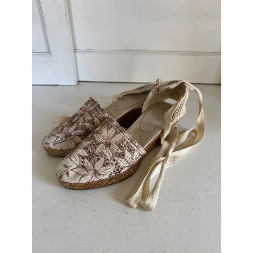 Miz Mooz floral embroidered espadrilles size 38 (7.5-8)‎